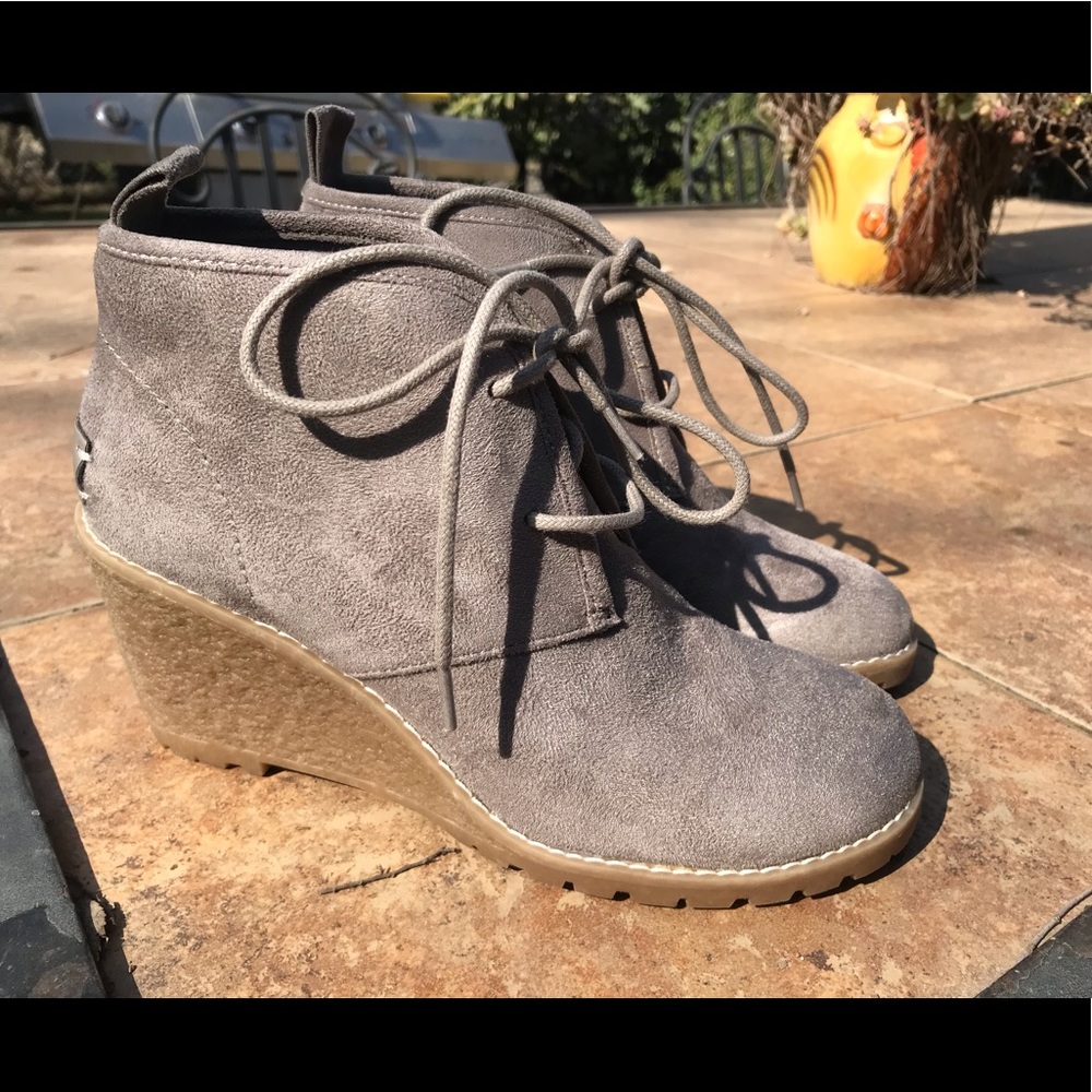 Bass wedge low boots